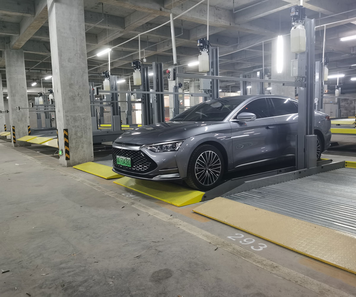 榕江兩層升降橫移停車設備維保